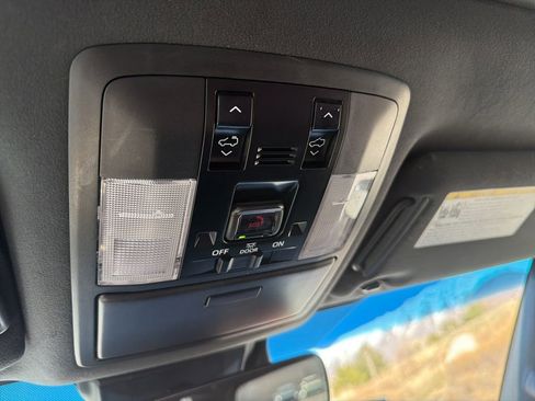 Used 2022 Lexus GX 460 Premium w/ Premium Package image 22