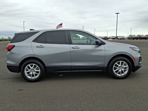 Certified 2024 Chevrolet Equinox LS w/ LS Convenience Package FWD image 7