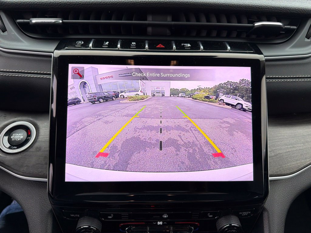 Used 2023 Jeep Grand Cherokee L Limited AWD/4WD image 27