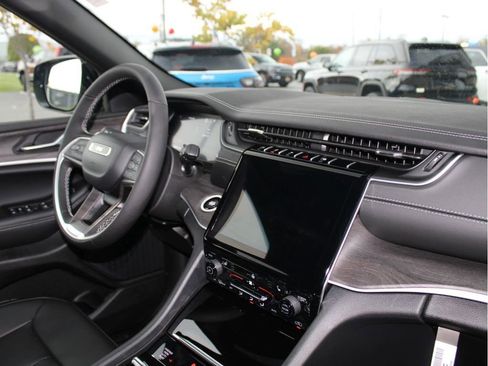 New 2025 Jeep Grand Cherokee Limited w/ Trailer Tow Package image 25