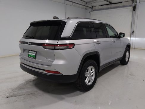 Used 2023 Jeep Grand Cherokee Laredo w/ Luxury Tech Group I AWD/4WD image 9