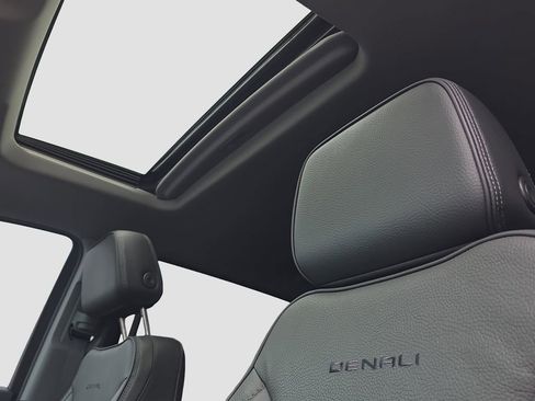 Used 2024 GMC Sierra 1500 Denali image 8