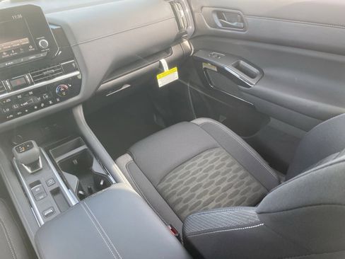 New 2025 Nissan Pathfinder SV w/ SV Premium Package image 17