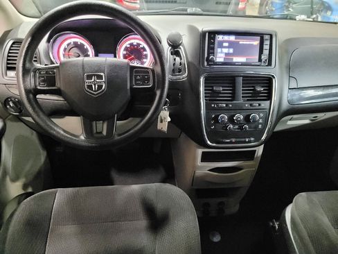 Used 2019 Dodge Grand Caravan SE w/ UConnect Hands-Free Group FWD image 22