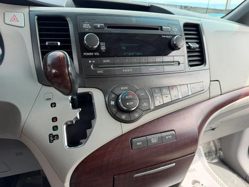 Used 2013 Toyota Sienna XLE FWD image 19