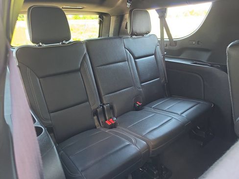 Certified 2024 GMC Yukon XL SLT w/ SLT Luxury Package AWD/4WD image 32