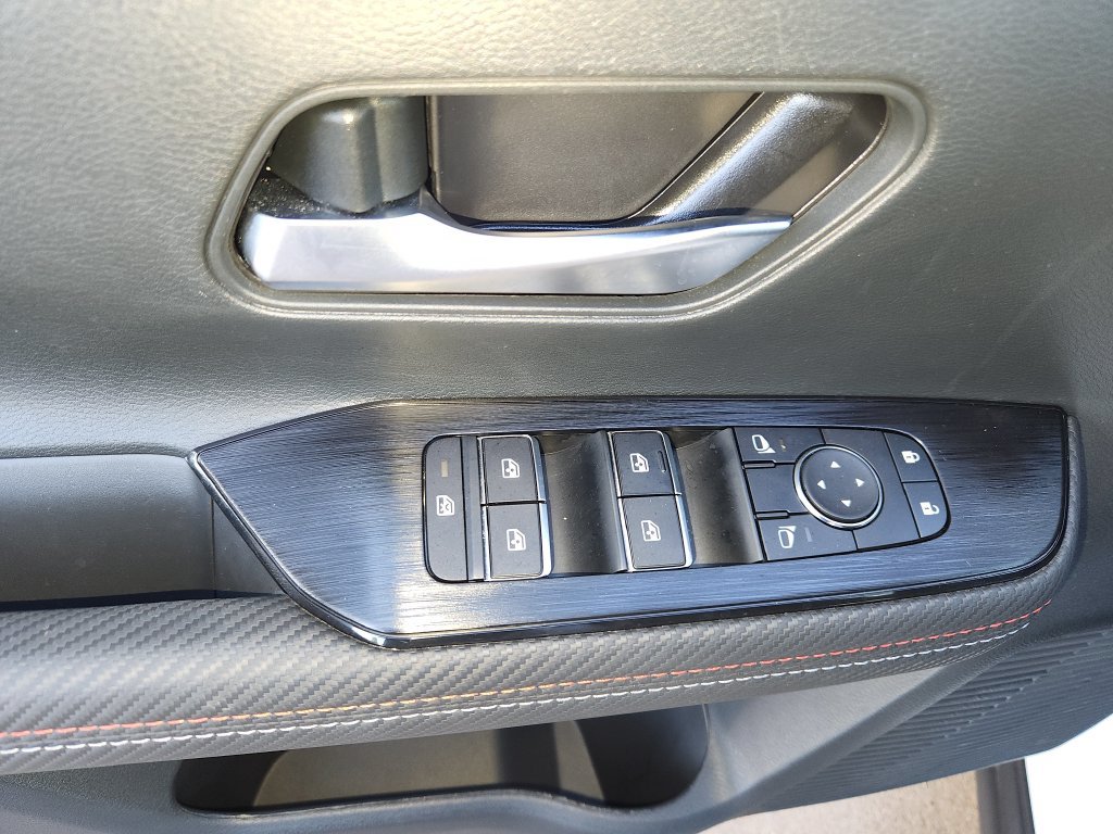 Certified 2025 Nissan Kicks SR FWD image 30