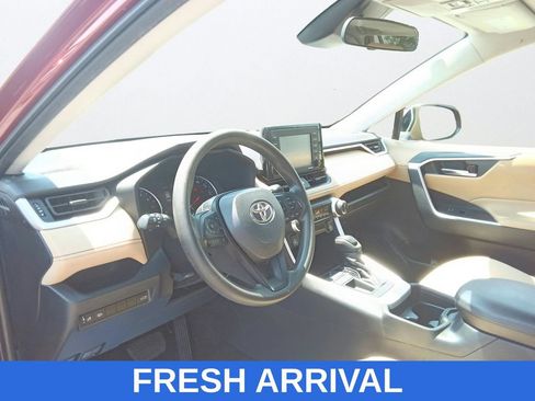 Used 2021 Toyota RAV4 XLE w/ Convenience Package FWD image 21