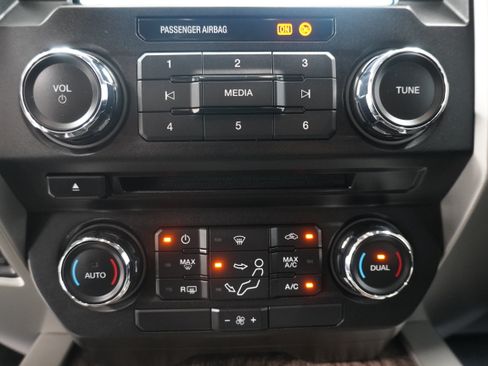 Used 2018 Ford F250 Lariat w/ FX4 Off-Road Package AWD/4WD image 18