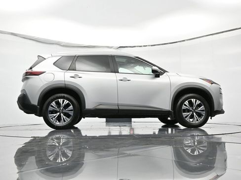 Used 2022 Nissan Rogue SV w/ SV Premium Package image 40