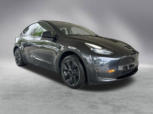Used 2024 Tesla Model Y Long Range RWD image 2
