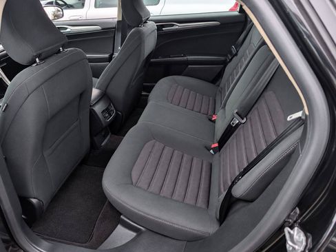 Used 2017 Ford Fusion SE w/ Fusion SE Technology Package FWD image 7