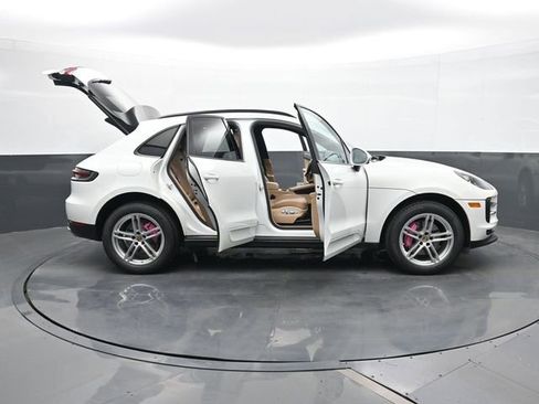 Certified 2019 Porsche Macan image 31