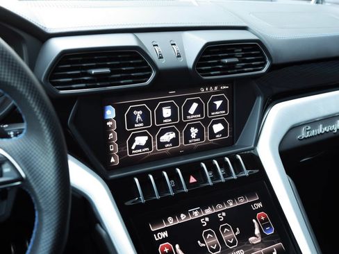 Used 2019 Lamborghini Urus AWD/4WD image 22