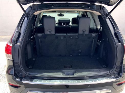 Used 2015 Nissan Pathfinder Platinum w/ Family Entertainment Package FWD image 18