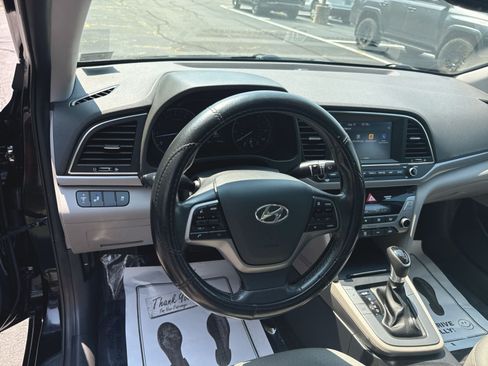 Used 2018 Hyundai Elantra Value Edition FWD image 11