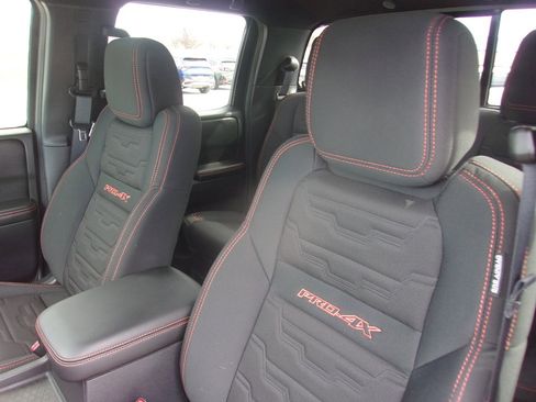 Used 2025 Nissan Frontier PRO-4X image 18
