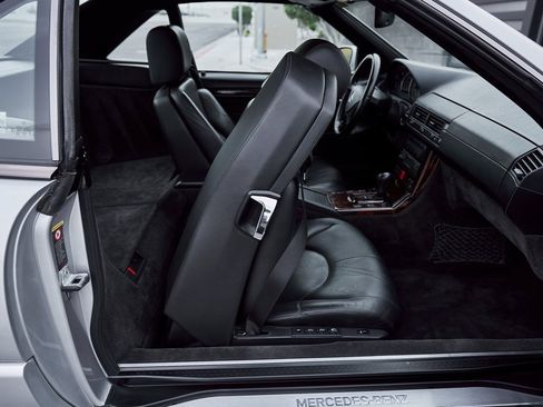 Used 2002 Mercedes-Benz SL 500 w/ SL2 Option Pkg image 39