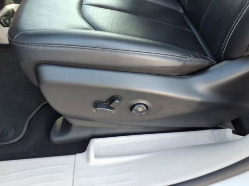 Used 2024 Chrysler Pacifica Touring-L image 12