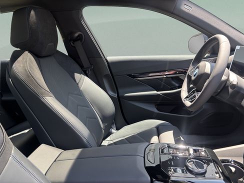 Used 2026 BMW i5 eDrive40 w/ M Sport Package RWD image 15
