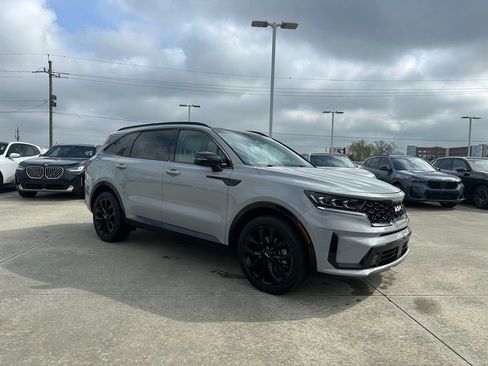 Used 2022 Kia Sorento SX image 3