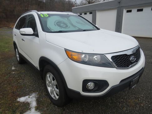 Used 2013 Kia Sorento LX w/ Convenience Pkg image 1