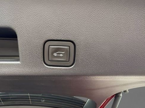 Used 2024 Chevrolet Traverse Z71 AWD/4WD image 26