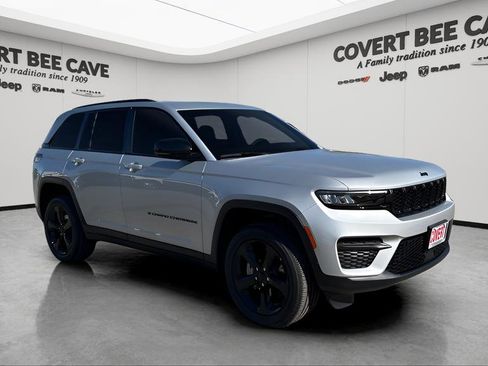 New 2025 Jeep Grand Cherokee Altitude image 1