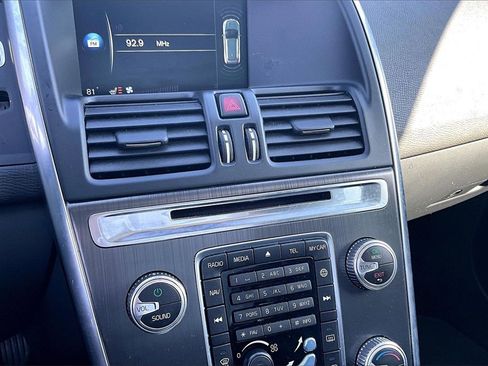 Used 2016 Volvo XC60 T5 Premier w/ Protection Package image 24