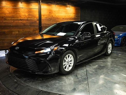 Used 2025 Toyota Camry LE w/ Convenience Package image 2
