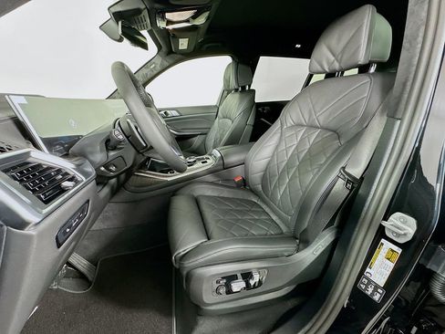 New 2026 BMW X7 xDrive40i w/ Premium Package image 16