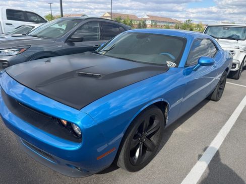Used 2015 Dodge Challenger R/T w/ Quick Order Package 28B R/T RWD image 2