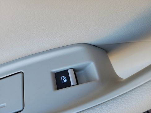 Used 2017 Audi Q7 3.0T Premium Plus image 16