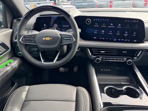 New 2025 Chevrolet Suburban Premier AWD/4WD image 12