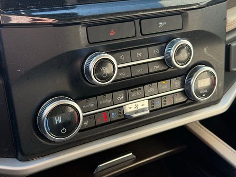 Used 2022 Ford Expedition Limited image 16