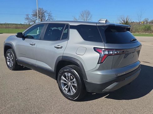 Used 2025 Chevrolet Equinox LT image 3