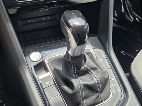 New 2026 Volkswagen Taos SE FWD image 22