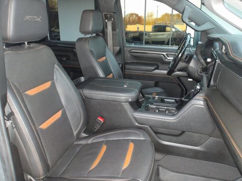Used 2024 GMC Sierra 2500 AT4 image 17
