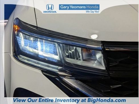 Used 2023 Volkswagen Taos SE FWD image 9