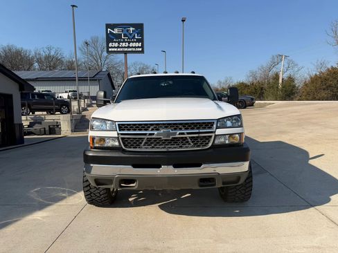 Used 2005 Chevrolet Silverado 2500 LS w/ Heavy-Duty Power Package image 4
