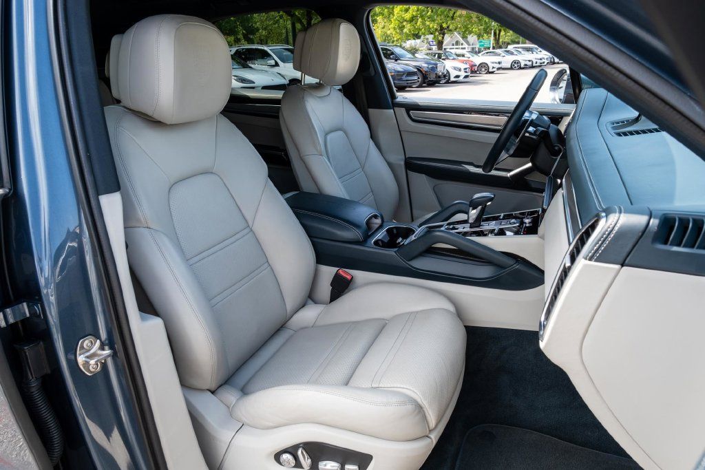 Used 2020 Porsche Cayenne S w/ Premium Package AWD/4WD image 33