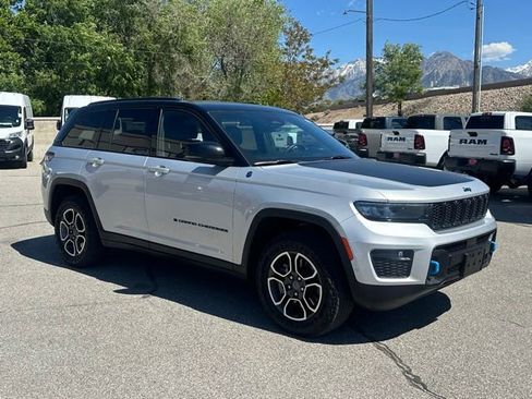 Used 2023 Jeep Grand Cherokee Trailhawk w/ Advanced Protech Group II AWD/4WD image 11