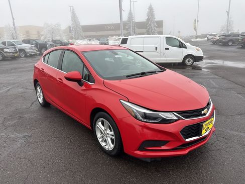 Used 2018 Chevrolet Cruze LT w/ Convenience Package image 4