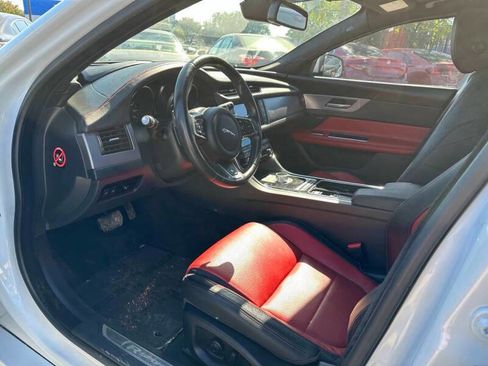 Used 2016 Jaguar XF R-Sport image 11