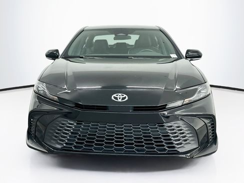 Used 2025 Toyota Camry SE FWD image 2