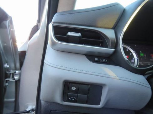 Used 2022 Toyota Highlander XLE image 36