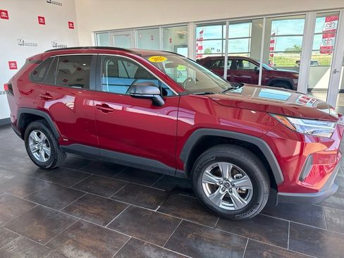 Used 2025 Toyota RAV4 LE AWD/4WD image 11