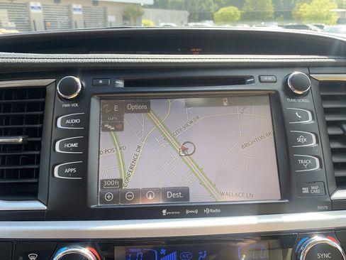 Used 2017 Toyota Highlander XLE FWD image 24