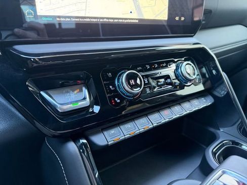 Certified 2025 GMC Sierra 1500 AT4X image 6