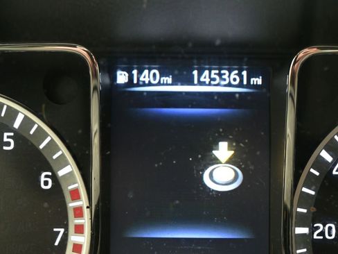 Used 2017 Nissan Titan SL image 15